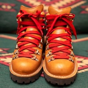 Danner Women's Mountain Light Cascade Boot